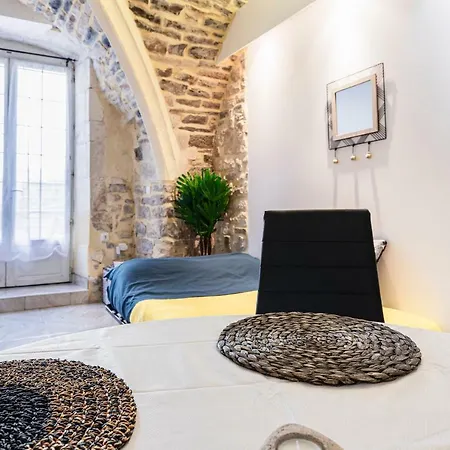 Apartment Calme Cocon Troglodyte Au Coeur De La Ville Nimes